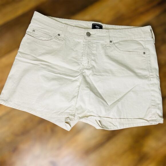 GAP Women's Cream Shorts Size 10 Casual - Picture 8 of 8